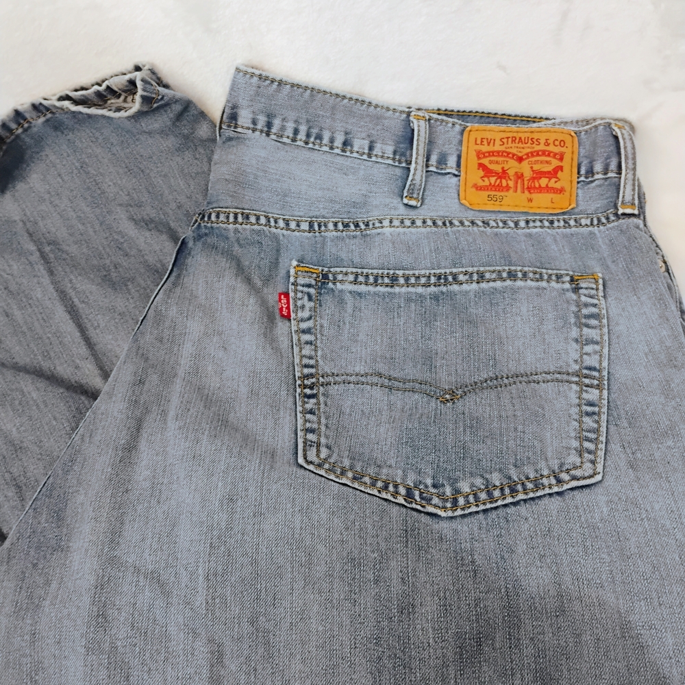 Levi's 559 Relaxed Fit Straight Leg Light Wash Blue Jeans Mens 48x32 (46x29) M